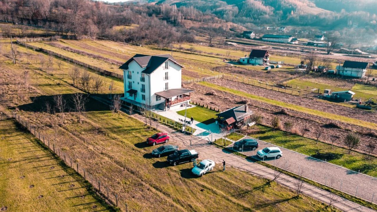 Hotel Casa Dumitru Ceraşul Exterior foto